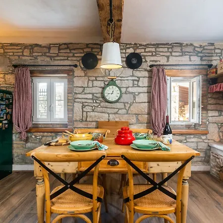 Rustic Cozy House Pupy Mit Private Pool Und Kino By Interhome 度假居