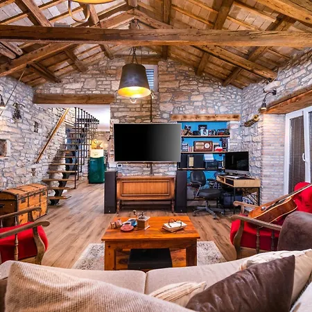 Rustic Cozy House Pupy Mit Private Pool Und Kino By Interhome 度假居